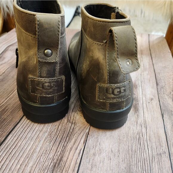 Ugg distressed leather side zip booties sn1103832 - Picture 6 of 11